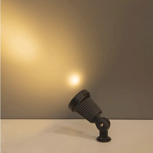 De ce este fluxul luminos al DL21014-1 Spot Light 470lm?